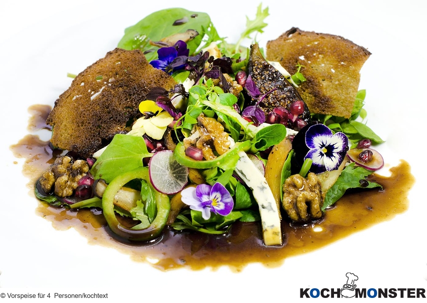Salat mit Fourme d’Ambert & Feigen mit Blattsalaten, kandierten Walnüssen und Portweinvinaigrette