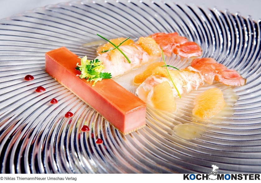 Pochiertes Entenstopfleberparfait mit Apfel-Anis-Gelee, Kaisergranat mit karamellisierter Grapefruit