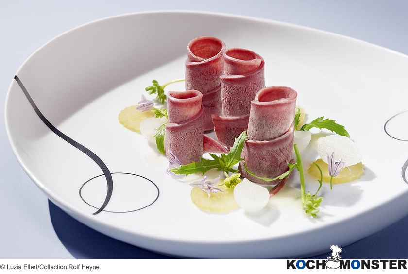 Zunge süßsauer mit Essiggurke und Wasabidressing
Foto (c) Luzia Ellert/Collection Rolf Heyne
(stark reduzierte Bildqualität) Zunge süßsauer mit Essiggurke und Wasabidressing