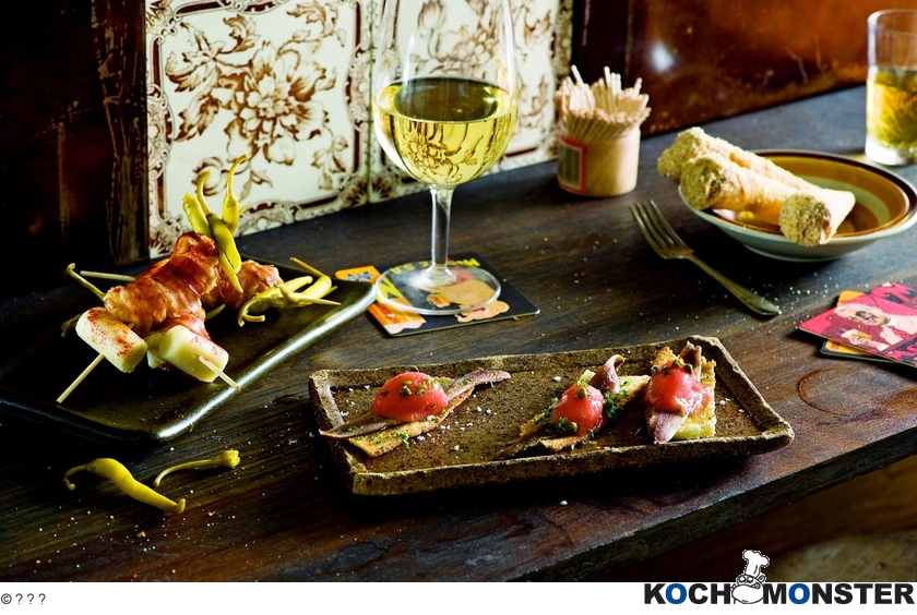 Teighörnchen, gefüllt mit Hähnchenleberpâté
Foto (c) ? ? ?
(stark reduzierte Bildqualität) Teighörnchen, gefüllt mit Hähnchenleberpâté