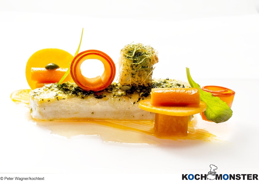 Geangelter Steinbutt mit Kürbis - Tomatensud, Knusperrolle und Kürbisvariation
Foto (c) Peter Wagner/kochtext
(stark reduzierte Bildqualität) Geangelter Steinbutt mit Kürbis - Tomatensud, Knusperrolle und Kürbisvariation
