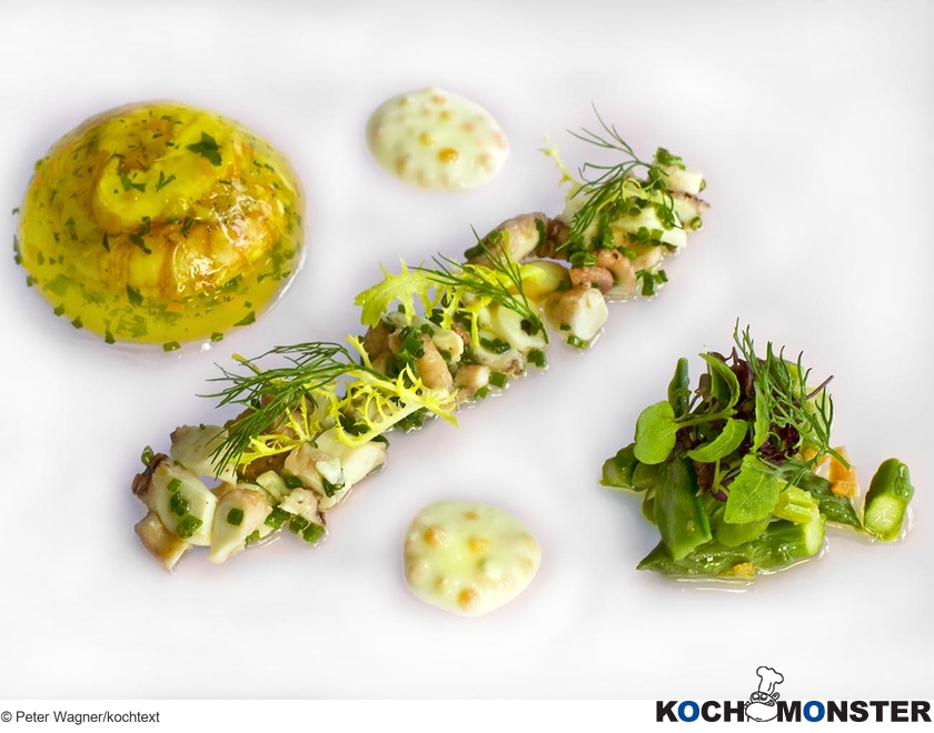 Savarin von Flusskrebsen im Safrangelee mit mariniertem Pulporagout und Salat vom grünen Spargel