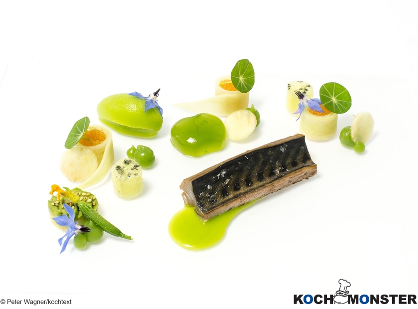 Makrele Soja-mariniert & geflämmt – Gurke – Apfel – Maränenkaviar